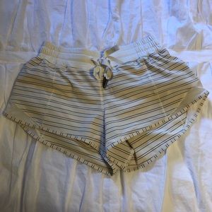 Lululemon Hotty Hot Short 2.5”